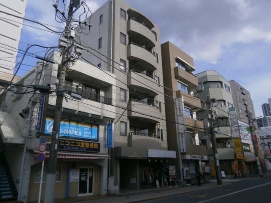 �N���X�g�������̊O�ω摜