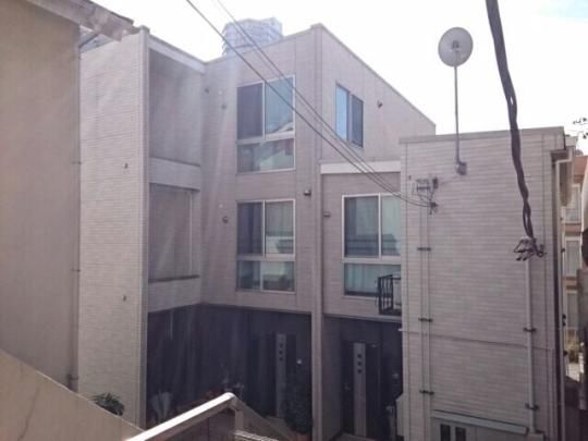 �u���C�g�q��������̊O�ω摜