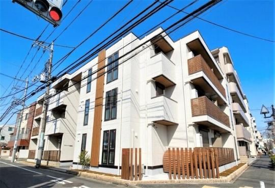 Auspicious�@House�̊O�ω摜