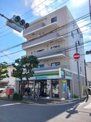 �A�h�A�E���f�B�e���[�j�A���̊O�ω摜