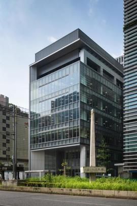 �����~�b�h�^�E�����d�F�@���d�F�Z���g�����X�̊O�ω摜