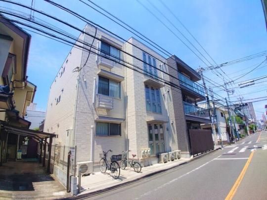 �A���j�[���̊O�ω摜