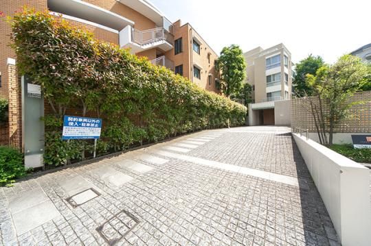 ���E�V���[�W���_�{�O�̊O�ω摜