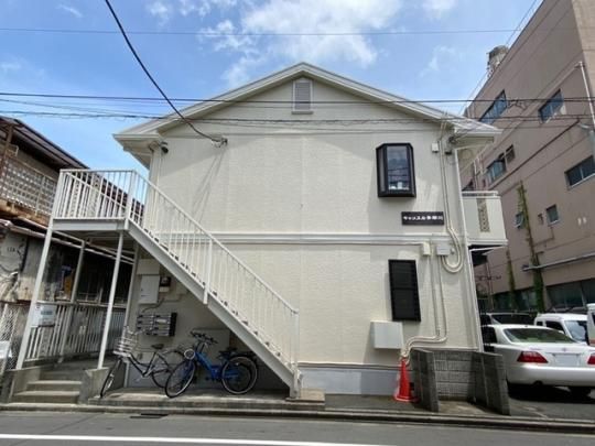 �L���b�X��������̊O�ω摜