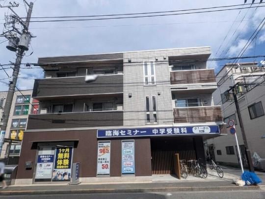 Eminence�r��̊O�ω摜