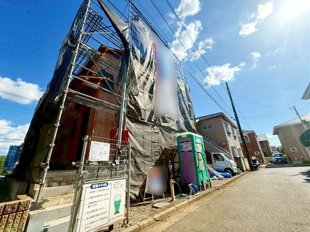 現地外観写真 主寝室はぜいたくな広さで、収納力も◎です!ワークスペースや趣味のコーナーも作れたり、広さがしっかりとあるので、家具の配置も自由自在♪理想の空間が作れちゃいます♪(撮影日:2025.10.17)