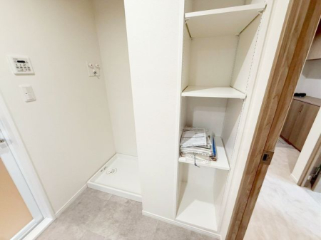 ʑEʏ ʎɂ͕֗ȃluꂠIƑ̃^I⒅ւ܂Ƃ߂ĕЕtĉKłB̏o₷ʎAl[΂ZKɎg܂I