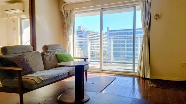 ���r���O �~�͗z�˂��������̉��܂œ����ė���\���ł��B