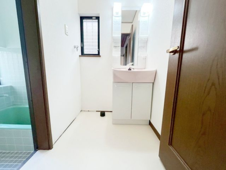 ʑEʏ ʏƗȂ̂ŁAƑŗp钩ӂ̎ԑтɂƂĂ֗łBiBeF2025.11.28j