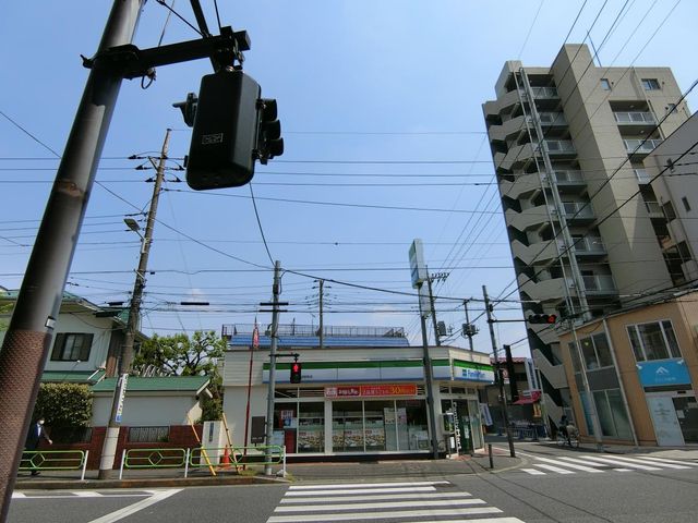 ���ӊ� �t�@�~���[�}�[�g�������w�O�X �k��8���B 590m