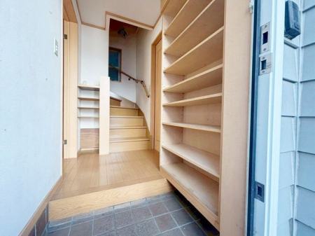 �Q�� 2�ʍ̌��̂������Ȃ̂ŁA�z�̌������������荞�߂Ė��邢�����ł�������2�ʂ���̂ŊJ�����������ĕ��ʂ����ǍD�ł���|�J�|�J�̂����l�̌�����������C�����̗ǂ���Ԃł��i�B�e���F2026/1/9�j