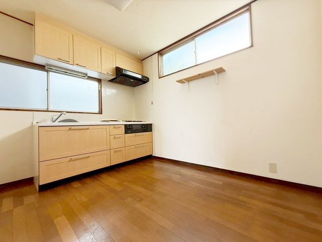 �L�b�`�� �L�b�`���X�y�[�X�ɂ͂��������D���ȕ��ɂ����������[�t���􂨍D���ȐH���O���X�����[�ł��A�L�b�`����肪�X�b�L�����܂��I�ǂ�Ȃ��M��J�b�v��u�����y���݂ł��ˁ�i�B�e���F2025/8/8�j