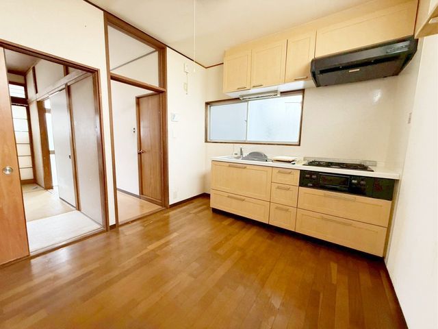 ���r���O �L�b�`���͍�ƃX�y�[�X���L�����A�V���N��R�����ւ̓������Z���̂������I�ł��I�����l�ł̍�Ƃ����₷���̂ł��q�l��p�[�g�i�[�̕��Ƃ��������ꏏ�Ɋy���߂܂���i�B�e���F2025/8/8�j