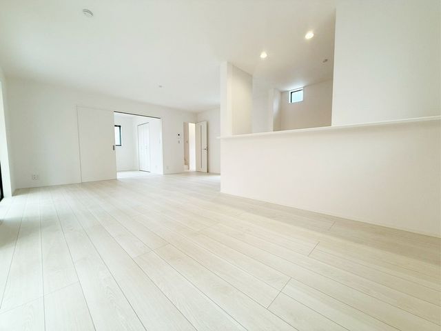 ���r���O �̌��ʂ����������Ղ�Ǝ��R�����������ރ��r���O�X�y�[�X�͂ƂĂ����S�n�̗ǂ���Ԃł��B���Ƒ����W�܂�������Ɖ߂�����u�e���̏�v�ɂȂ郊�r���O�𐥔񂲗�����������i�B�e���F2025.12.27�j