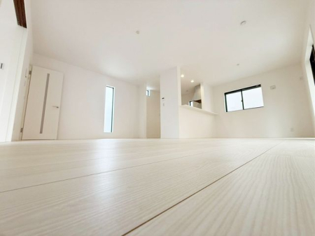 ���r���O �V���v���ŃX�^�C���b�V���ȃ��r���O�ł���Ƌ��C���e���A�̐F�A�f�ށA�f�U�C���ɓ��ꐫ���������邱�Ƃł������Ő������ꂽ��ԂɁ�ǂ�ȉƋ�𑵂��邩���N���N���܂��ˁ�i�B�e���F2025.12.27�j