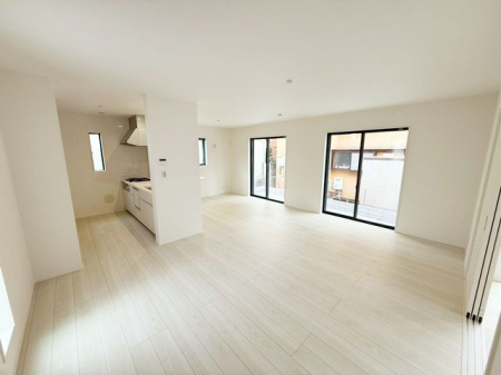 ���r���O �̌��ʂ����������Ղ�Ǝ��R�����������ރ��r���O�X�y�[�X�͂ƂĂ����S�n�̗ǂ���Ԃł��B���Ƒ����W�܂�������Ɖ߂�����u�e���̏�v�ɂȂ郊�r���O�𐥔񂲗�����������i�B�e���F2025.12.27�j