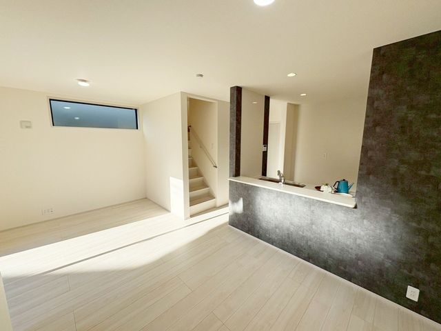 ���r���O �̌��ʂ����������Ղ�Ǝ��R�����������ރ��r���O�X�y�[�X�͂ƂĂ����S�n�̗ǂ���Ԃł��B���Ƒ����W�܂�������Ɖ߂�����u�e���̏�v�ɂȂ郊�r���O�𐥔񂲗�����������i�B�e���F2026.1.9�j