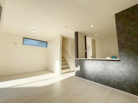 ���r���O �V���v���ŃX�^�C���b�V���ȃ��r���O�ł���Ƌ��C���e���A�̐F�A�f�ށA�f�U�C���ɓ��ꐫ���������邱�Ƃł������Ő������ꂽ��ԂɁ�ǂ�ȉƋ�𑵂��邩���N���N���܂��ˁ�i�B�e���F2026.1.9�j