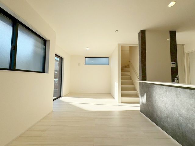 ���r���O �V���v���ŃX�^�C���b�V���ȃ��r���O�ł���Ƌ��C���e���A�̐F�A�f�ށA�f�U�C���ɓ��ꐫ���������邱�Ƃł������Ő������ꂽ��ԂɁ�ǂ�ȉƋ�𑵂��邩���N���N���܂��ˁ�i�B�e���F2026.1.9�j