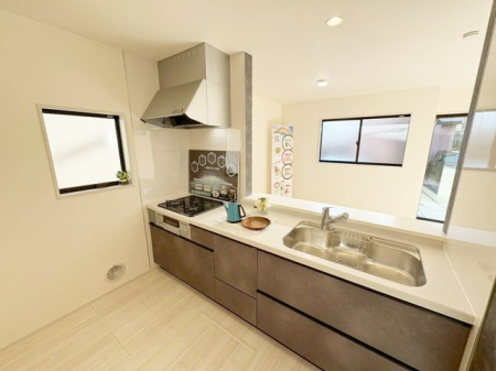 �L�b�`�� �J���I�ȃL�b�`���́A���r���O�S�̂����n������S���̂���݌v�I���������Ƒ��Ƃ̃R�~���j�P�[�V�������Ƃ�āA�����Ȃ��q�l�̂��邲�ƒ�ɂ����ꂵ���|�C���g��i�B�e���F2026.1.9�j