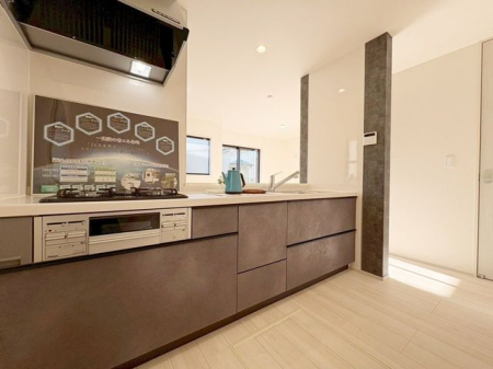 �L�b�`�� �J���I�ȃL�b�`���́A���r���O�S�̂����n������S���̂���݌v�I���������Ƒ��Ƃ̃R�~���j�P�[�V�������Ƃ�āA�����Ȃ��q�l�̂��邲�ƒ�ɂ����ꂵ���|�C���g��i�B�e���F2026.1.9�j