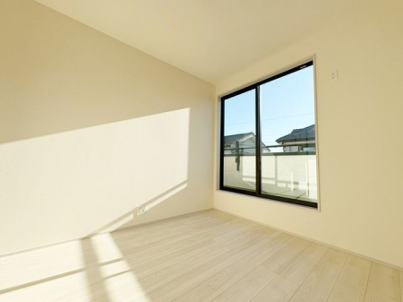 ���̑����� 2�ʍ̌��̂������Ȃ̂ŁA�z�̌������������荞�߂Ė��邢�����ł�������2�ʂ���̂ŊJ�����������ĕ��ʂ����ǍD�ł���|�J�|�J�̂����l�̌�����������C�����̗ǂ���Ԃł��i�B�e���F2026.1.9�j