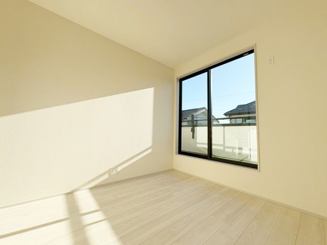 ���̑����� 2�ʍ̌��̂������Ȃ̂ŁA�z�̌������������荞�߂Ė��邢�����ł�������2�ʂ���̂ŊJ�����������ĕ��ʂ����ǍD�ł���|�J�|�J�̂����l�̌�����������C�����̗ǂ���Ԃł��i�B�e���F2026.1.9�j