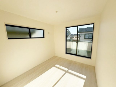 ���̑����� 2�ʍ̌��̂������Ȃ̂ŁA�z�̌������������荞�߂Ė��邢�����ł�������2�ʂ���̂ŊJ�����������ĕ��ʂ����ǍD�ł���|�J�|�J�̂����l�̌�����������C�����̗ǂ���Ԃł��i�B�e���F2026.1.9�j