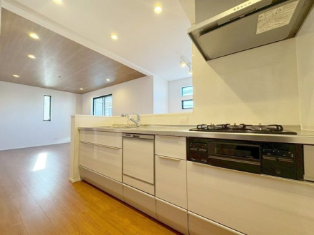 �L�b�`�� �J���I�ȃL�b�`���́A���r���O�S�̂����n������S���̂���݌v�I���������Ƒ��Ƃ̃R�~���j�P�[�V�������Ƃ�āA�����Ȃ��q�l�̂��邲�ƒ�ɂ����ꂵ���|�C���g��i�B�e���F2026.1.9�j