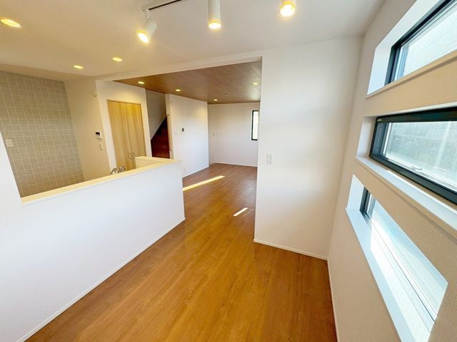 ���r���O �J���I�ȃL�b�`���́A���r���O�S�̂����n������S���̂���݌v�I���������Ƒ��Ƃ̃R�~���j�P�[�V�������Ƃ�āA�����Ȃ��q�l�̂��邲�ƒ�ɂ����ꂵ���|�C���g��i�B�e���F2026.1.9�j