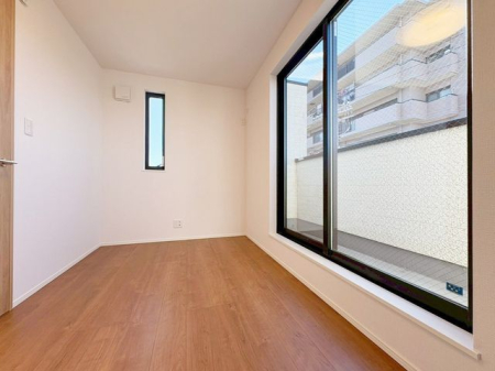 ���̑����� 2�ʍ̌��̂������Ȃ̂ŁA�z�̌������������荞�߂Ė��邢�����ł�������2�ʂ���̂ŊJ�����������ĕ��ʂ����ǍD�ł���|�J�|�J�̂����l�̌�����������C�����̗ǂ���Ԃł��i�B�e���F2026.1.9�j