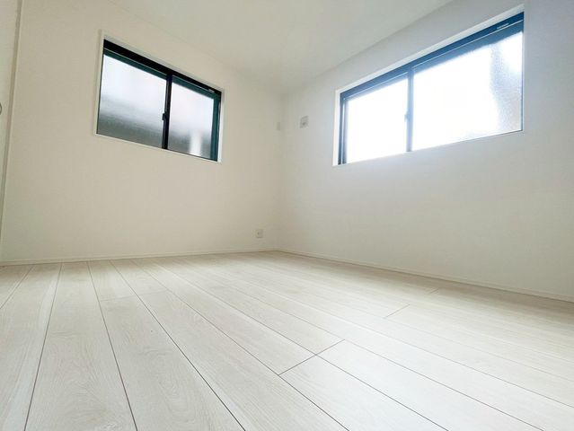 ���̑����� 2�ʍ̌��̂������Ȃ̂ŁA�z�̌������������荞�߂Ė��邢�����ł�������2�ʂ���̂ŊJ�����������ĕ��ʂ����ǍD�ł���|�J�|�J�̂����l�̌�����������C�����̗ǂ���Ԃł��i�B�e���F2026.1.22�j