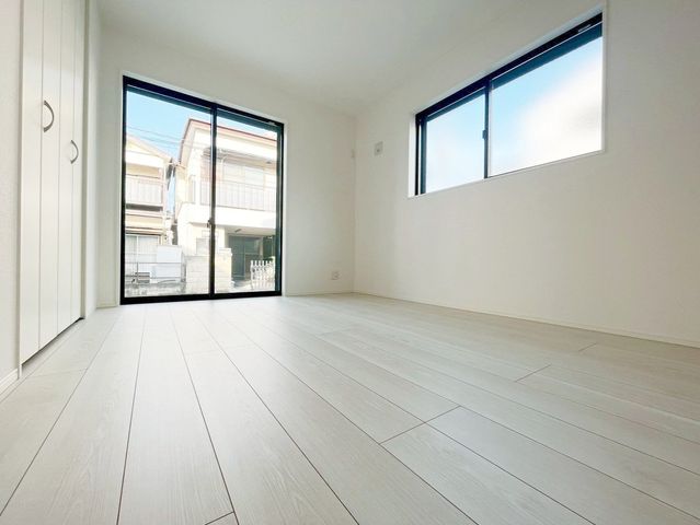 ���̑����� 2�ʍ̌��̂������Ȃ̂ŁA�z�̌������������荞�߂Ė��邢�����ł�������2�ʂ���̂ŊJ�����������ĕ��ʂ����ǍD�ł���|�J�|�J�̂����l�̌�����������C�����̗ǂ���Ԃł��i�B�e���F2026.1.22�j