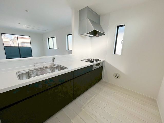 �L�b�`�� �J���I�ȃL�b�`���́A���r���O�S�̂����n������S���̂���݌v�I���������Ƒ��Ƃ̃R�~���j�P�[�V�������Ƃ�āA�����Ȃ��q�l�̂��邲�ƒ�ɂ����ꂵ���|�C���g��i�B�e���F2026.1.22�j