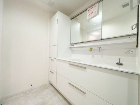 ���� ���ʎ��ɂ͕֗��ȃ��l���u���ꂠ��I�Ƒ����̃^�I���⒅�ւ����܂Ƃ߂ĕЕt���ĉ��K�ł��B�������̏o�₷�����ʎ����A���l�����[������΂���������Z�����������K�Ɏg���܂��I�i�B�e���F2025/12/13�j