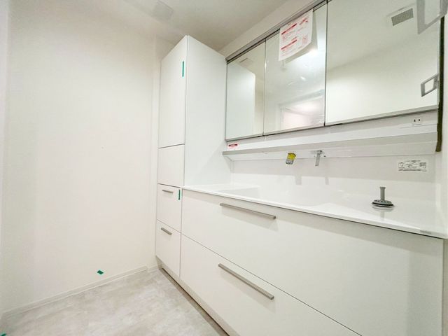 ���� ���ʎ��ɂ͕֗��ȃ��l���u���ꂠ��I�Ƒ����̃^�I���⒅�ւ����܂Ƃ߂ĕЕt���ĉ��K�ł��B�������̏o�₷�����ʎ����A���l�����[������΂���������Z�����������K�Ɏg���܂��I�i�B�e���F2025/12/13�j