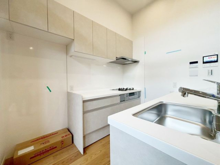 �L�b�`�� �L�b�`���X�y�[�X�ɂ͂��������D���ȕ��ɂ��������J�b�v�{�[�h�t���􂨍D���ȐH���O���X�����[�ł��A�L�b�`����肪�X�b�L�����܂��I�ǂ�Ȃ��M��J�b�v��u�����y���݂ł��ˁ�i�B�e���F2025/12/13�j