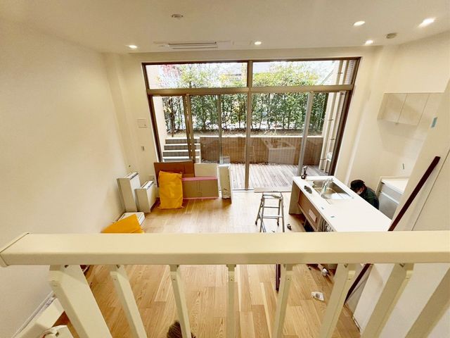 ���ӊ� ���]�l�b�g�����炱���̊J�����I�����V��̂������ŋ�Ԃ����L���������܂��B�S���炭�낰�郊�r���O�ł���i�B�e���F2025/12/13�j