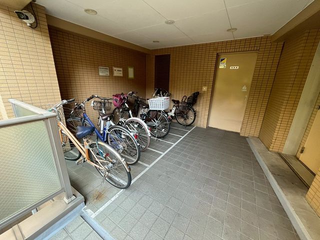 ���̑� ���֏�t�ŁA�ʋ΁E�ʊw�E���������Ȃǎ��]�Ԃ������p���������܂��B�i�B�e���F2025�N11��17���j