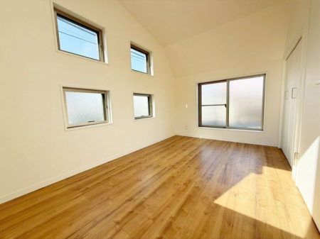 ���̑����� 2�ʍ̌��̂������Ȃ̂ŁA�z�̌������������荞�߂Ė��邢�����ł�������2�ʂ���̂ŊJ�����������ĕ��ʂ����ǍD�ł���|�J�|�J�̂����l�̌�����������C�����̗ǂ���Ԃł��i�B�e���F2026.1.30�j