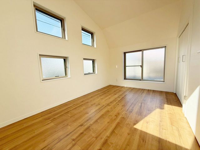 ���̑����� 2�ʍ̌��̂������Ȃ̂ŁA�z�̌������������荞�߂Ė��邢�����ł�������2�ʂ���̂ŊJ�����������ĕ��ʂ����ǍD�ł���|�J�|�J�̂����l�̌�����������C�����̗ǂ���Ԃł��i�B�e���F2026.1.30�j