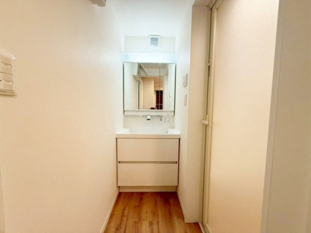 ���ʑ�E���ʏ� ���ʑ�ƒE�߃X�y�[�X����������Ƃꂽ���ʎ��ł��B���[�̑������ʑ�Ȃ̂ŉƑ��F�l�̓��p�i������������[�o���܂���V�����[�w�b�h�t�Ŏg����������i�B�e���F2026.1.30�j