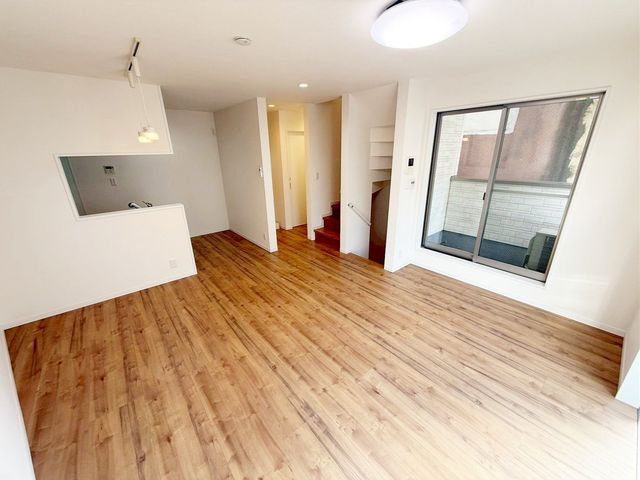 ���r���O �V���v���ŃX�^�C���b�V���ȃ��r���O�ł���Ƌ��C���e���A�̐F�A�f�ށA�f�U�C���ɓ��ꐫ���������邱�Ƃł������Ő������ꂽ��ԂɁ�ǂ�ȉƋ�𑵂��邩���N���N���܂��ˁ�i�B�e���F2026.1.30�j