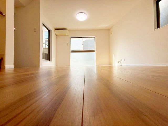 ���r���O �̌��ʂ����������Ղ�Ǝ��R�����������ރ��r���O�X�y�[�X�͂ƂĂ����S�n�̗ǂ���Ԃł��B���Ƒ����W�܂�������Ɖ߂�����u�e���̏�v�ɂȂ郊�r���O�𐥔񂲗�����������i�B�e���F2026.1.30�j