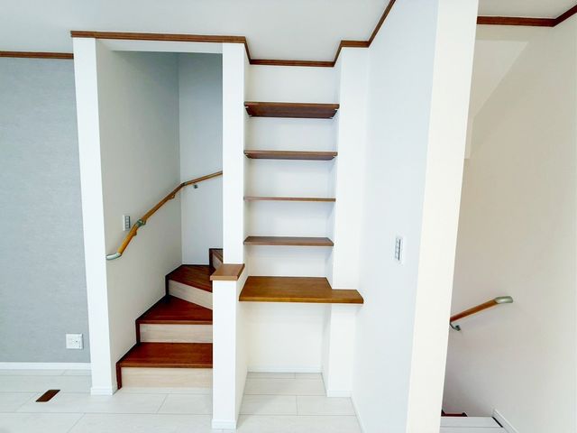 ���r���O �V���v���ŃX�^�C���b�V���ȃ��r���O�ł���Ƌ��C���e���A�̐F�A�f�ށA�f�U�C���ɓ��ꐫ���������邱�Ƃł������Ő������ꂽ��ԂɁ�ǂ�ȉƋ�𑵂��邩���N���N���܂��ˁ�i�B�e���F2026.1.28�j