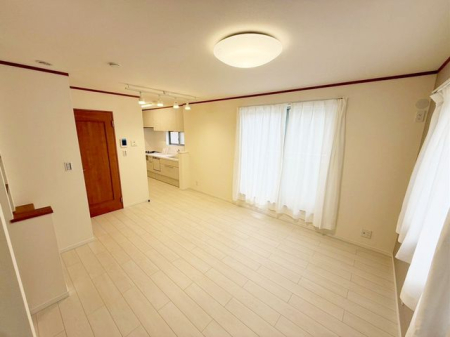 ���r���O �̌��ʂ����������Ղ�Ǝ��R�����������ރ��r���O�X�y�[�X�͂ƂĂ����S�n�̗ǂ���Ԃł��B���Ƒ����W�܂�������Ɖ߂�����u�e���̏�v�ɂȂ郊�r���O�𐥔񂲗�����������i�B�e���F2026.1.28�j