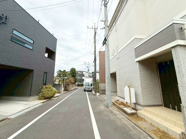 ���n�O�ώʐ^ �O�ʓ��H�͖�6������Ԃ̏o������X���[�Y�ł��I�傫���Ԃ��y�X���S���Ē��Ԃł����Ƃ�̂��铹���ŉו��̐ς݉��낵�◈�q���̑Ή����y�X������̏o����ɃX�g���X�������܂���I�i�B�e���F2026.1.28�j