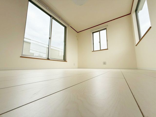 ���̑����� 2�ʍ̌��̂������Ȃ̂ŁA�z�̌������������荞�߂Ė��邢�����ł�������2�ʂ���̂ŊJ�����������ĕ��ʂ����ǍD�ł���|�J�|�J�̂����l�̌�����������C�����̗ǂ���Ԃł��i�B�e���F2026.1.28�j