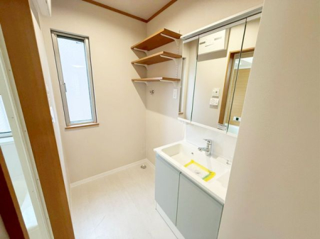 ���ʑ�E���ʏ� ���ʎ��ɂ͕֗��ȃ��l���u���ꂠ��I�Ƒ����̃^�I���⒅�ւ����܂Ƃ߂ĕЕt���ĉ��K�ł��B�������̏o�₷�����ʎ����A���l�����[������΂���������Z�����������K�Ɏg���܂��I�i�B�e���F2026.1.28�j