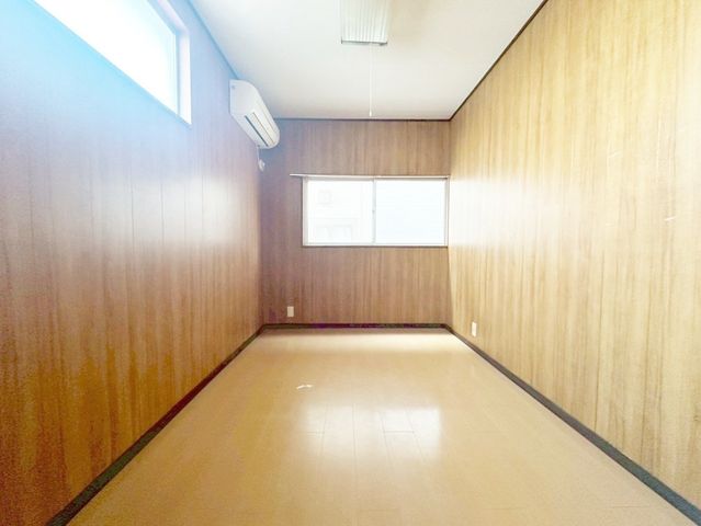 ���̑����� 2�ʍ̌��̂������Ȃ̂ŁA�z�̌������������荞�߂Ė��邢�����ł�������2�ʂ���̂ŊJ�����������ĕ��ʂ����ǍD�ł���|�J�|�J�̂����l�̌�����������C�����̗ǂ���Ԃł�